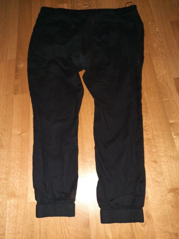 schwarze legere Hose mit Fischgradmuster , Gr. 48, Bonprix