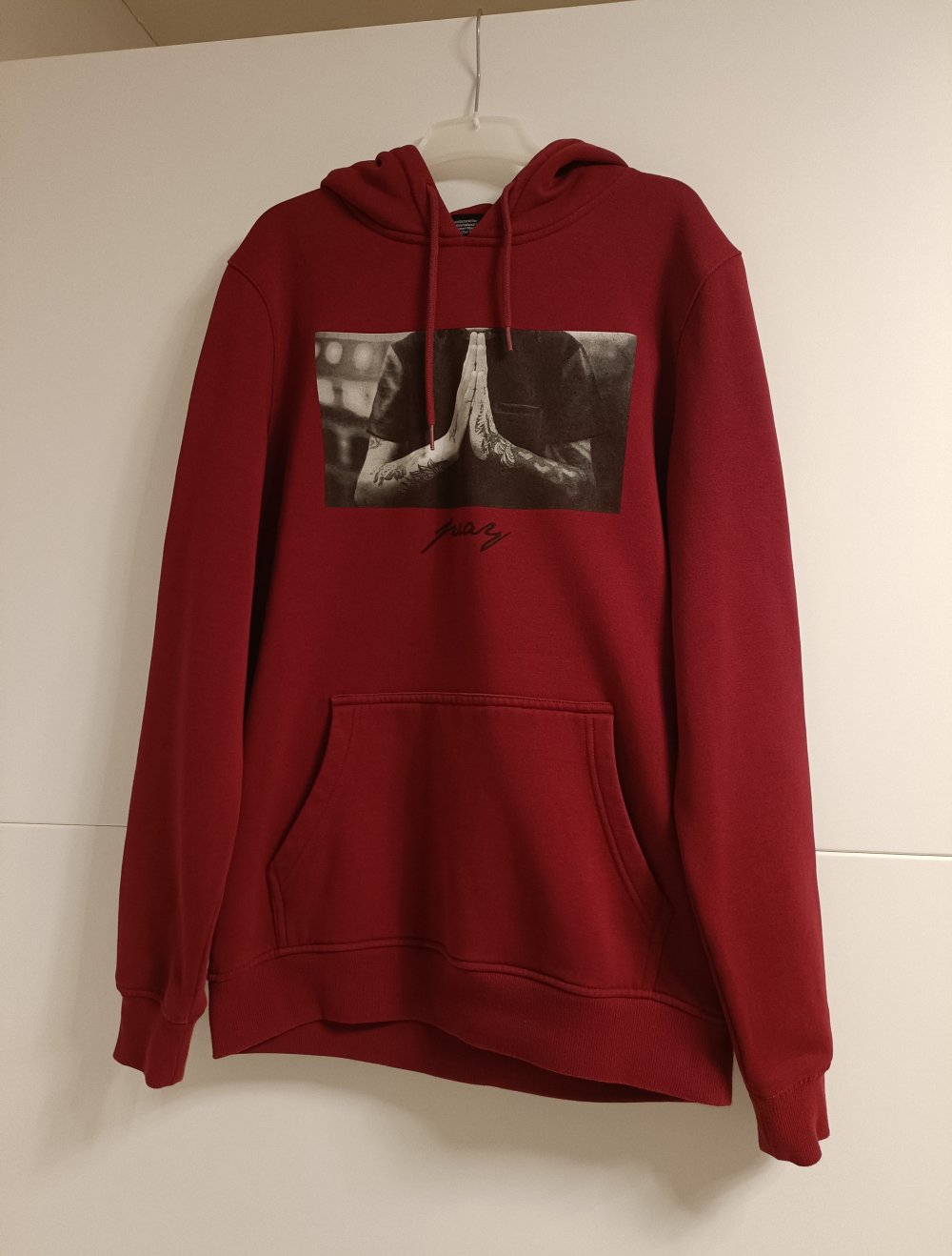 Mister Tee Hoodie Pray weinrot