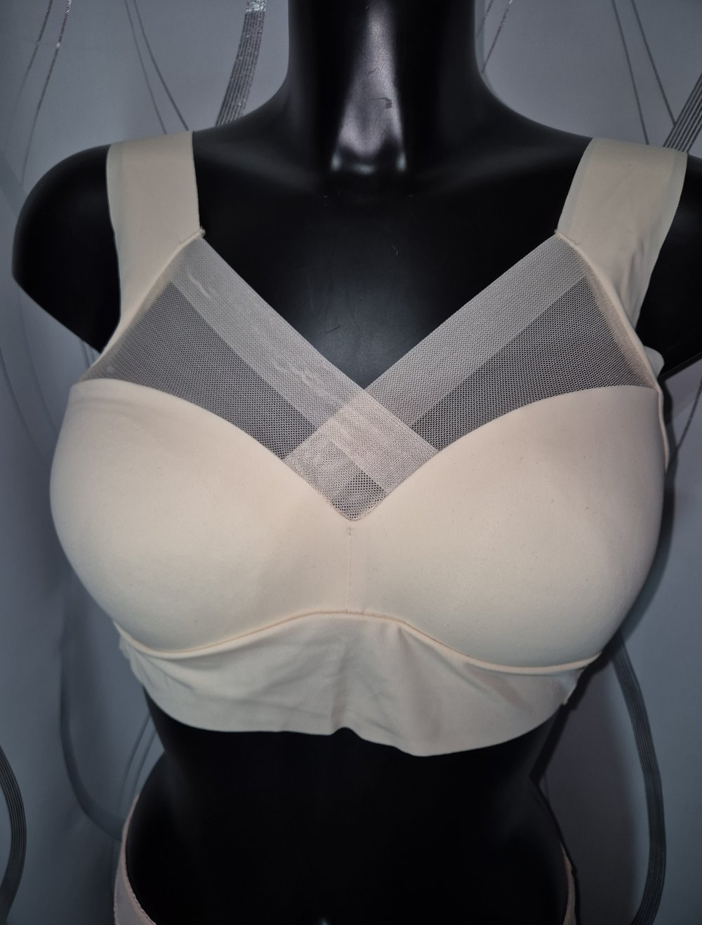 beiger nahtloser BH XXL 42 - 46C