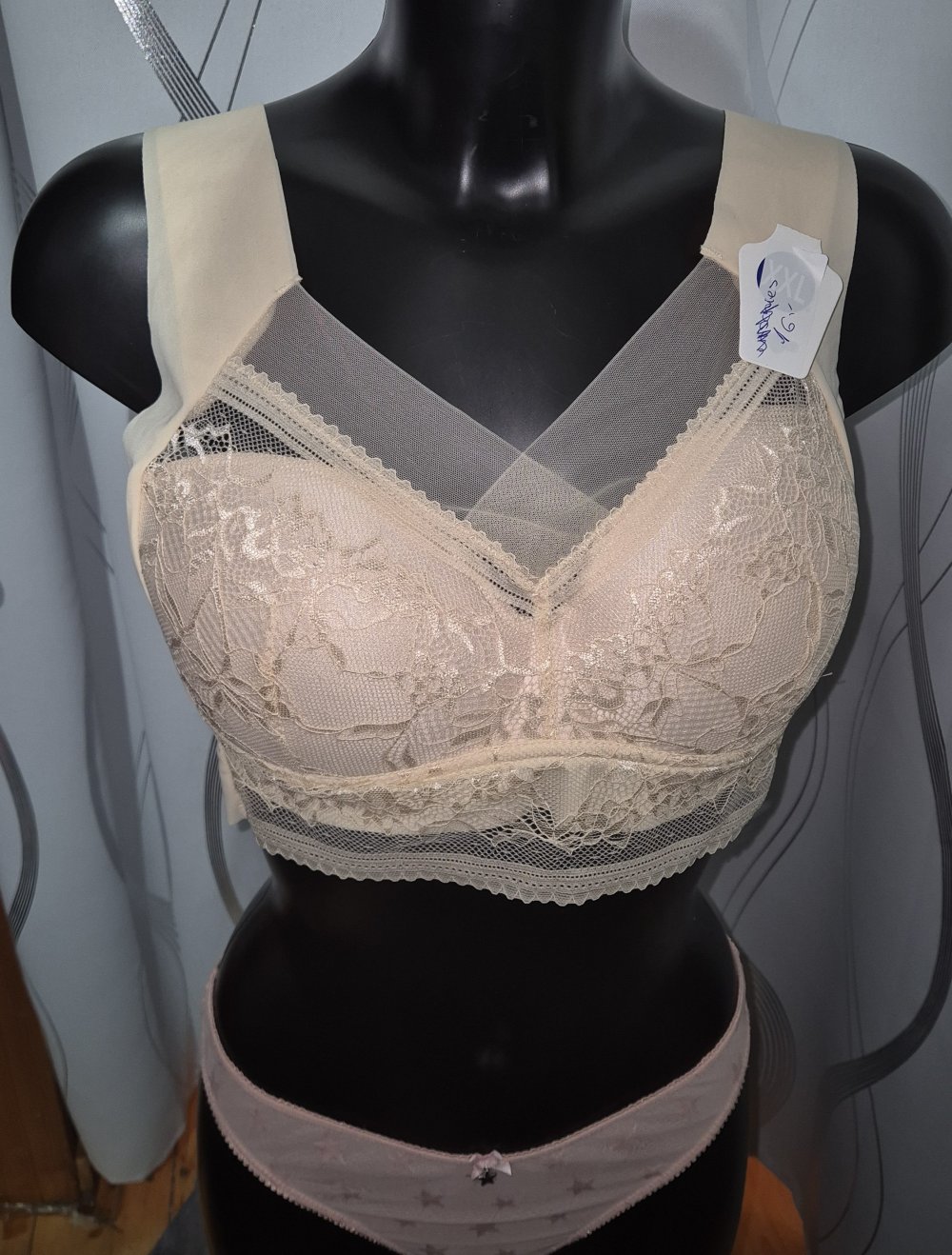 beiger nahtloser BH Gr. XXL 40-44 C