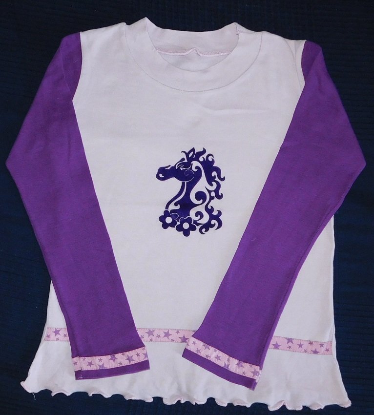 Gr.122-128 Shirt lila flieder Pferd - Handarbeit