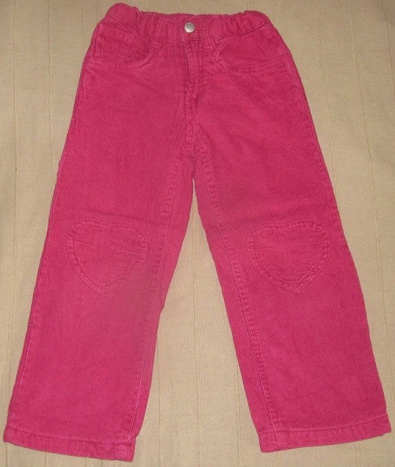 Gr.110 Cordhose bordeauxrot mit Herzen an den Knien