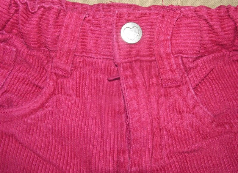 Gr.110 Cordhose bordeauxrot mit Herzen an den Knien