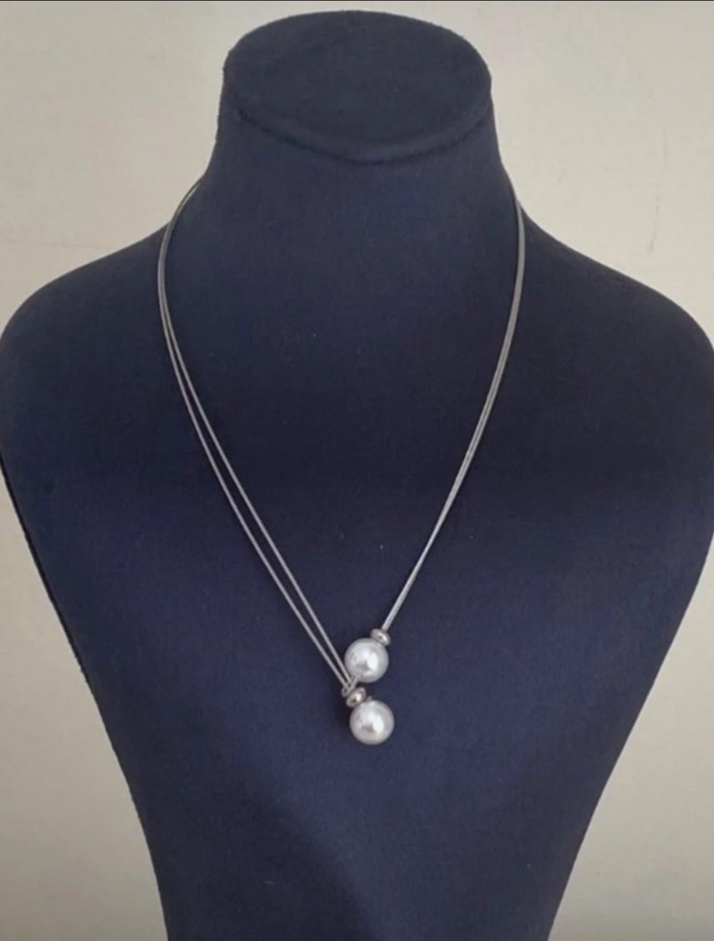 Halskette mit Perlen