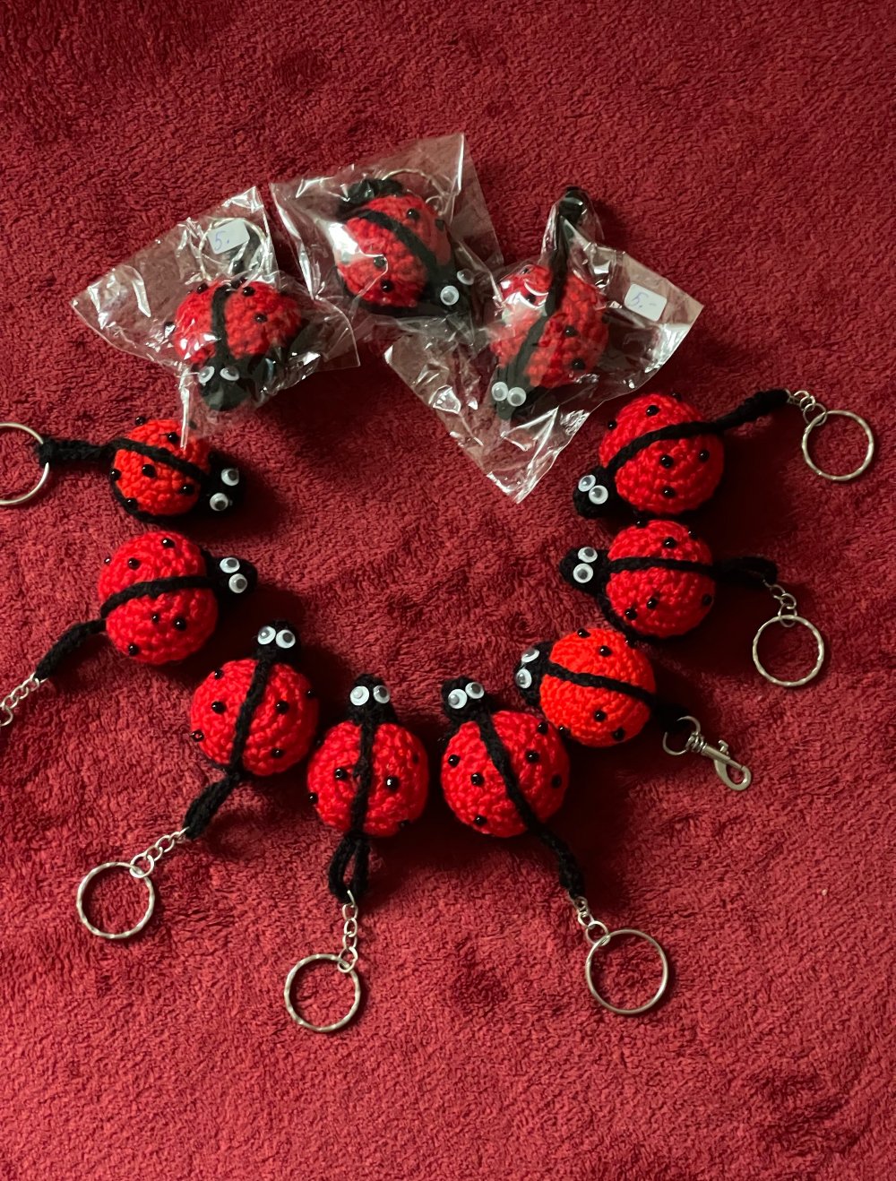Häkeln Marienkäfer-Schlüsselanhänger Rot