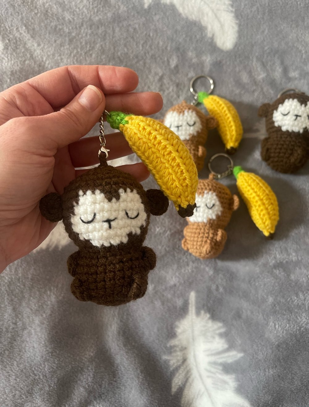 Schlüsselanhänger Affe und Banane braun und hellbraun