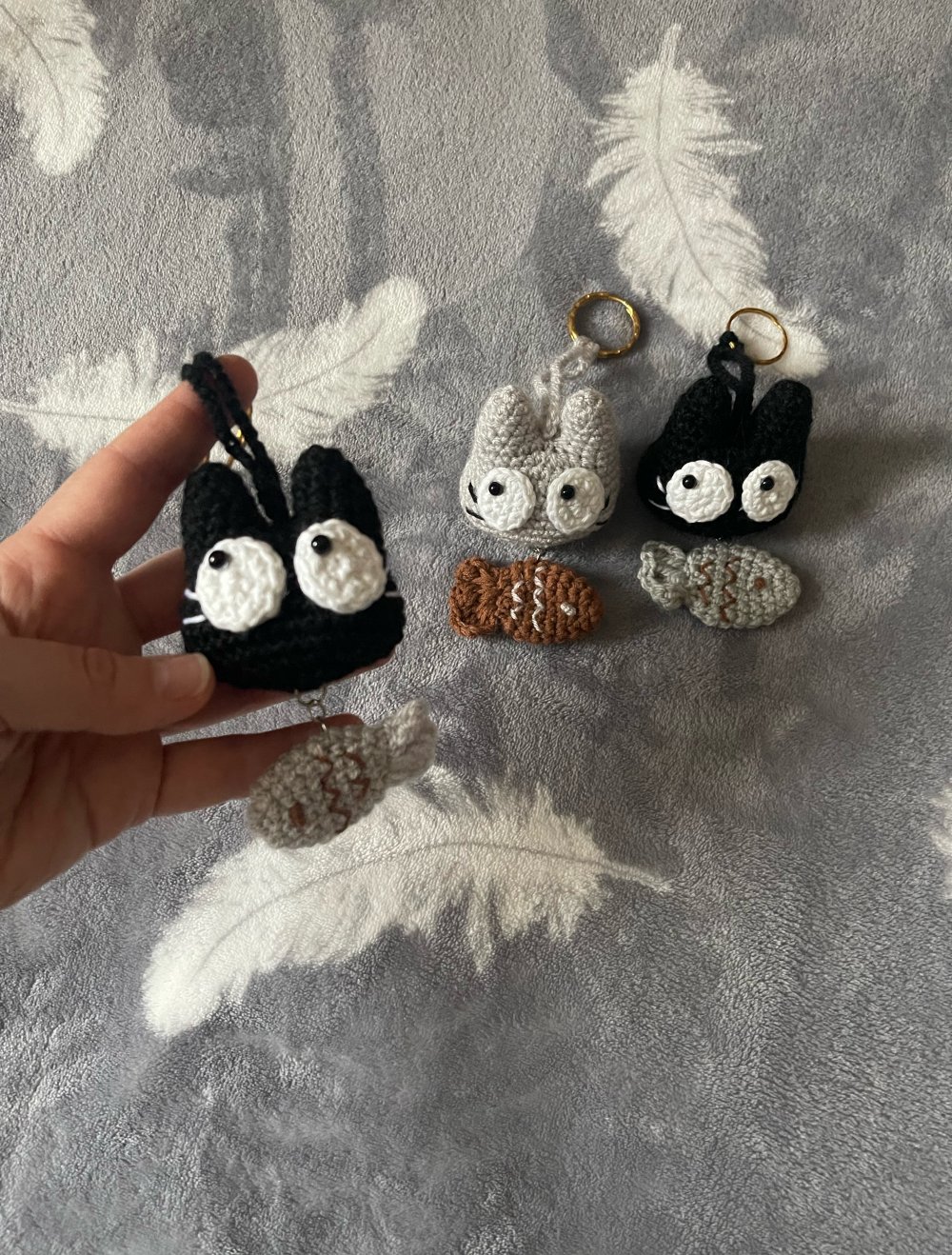 Häkeln Schlüsselanhänger Katze mit Fisch