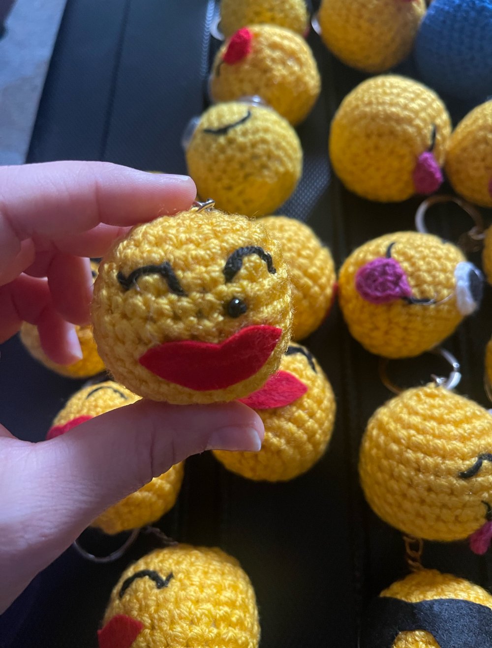 Häkeln Smiley-Schlüsselanhänger