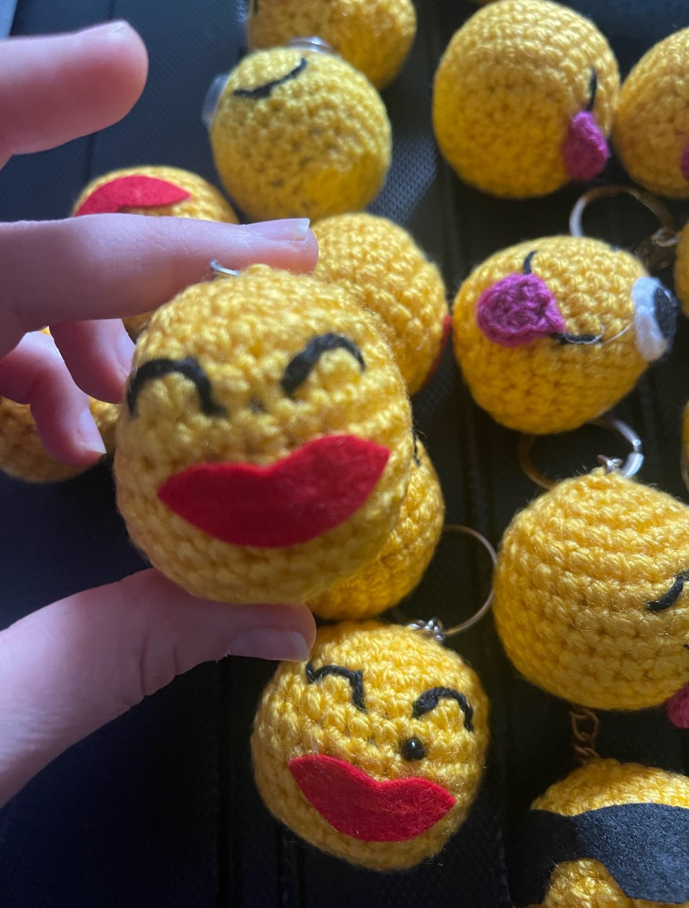 Häkeln Smiley-Schlüsselanhänger