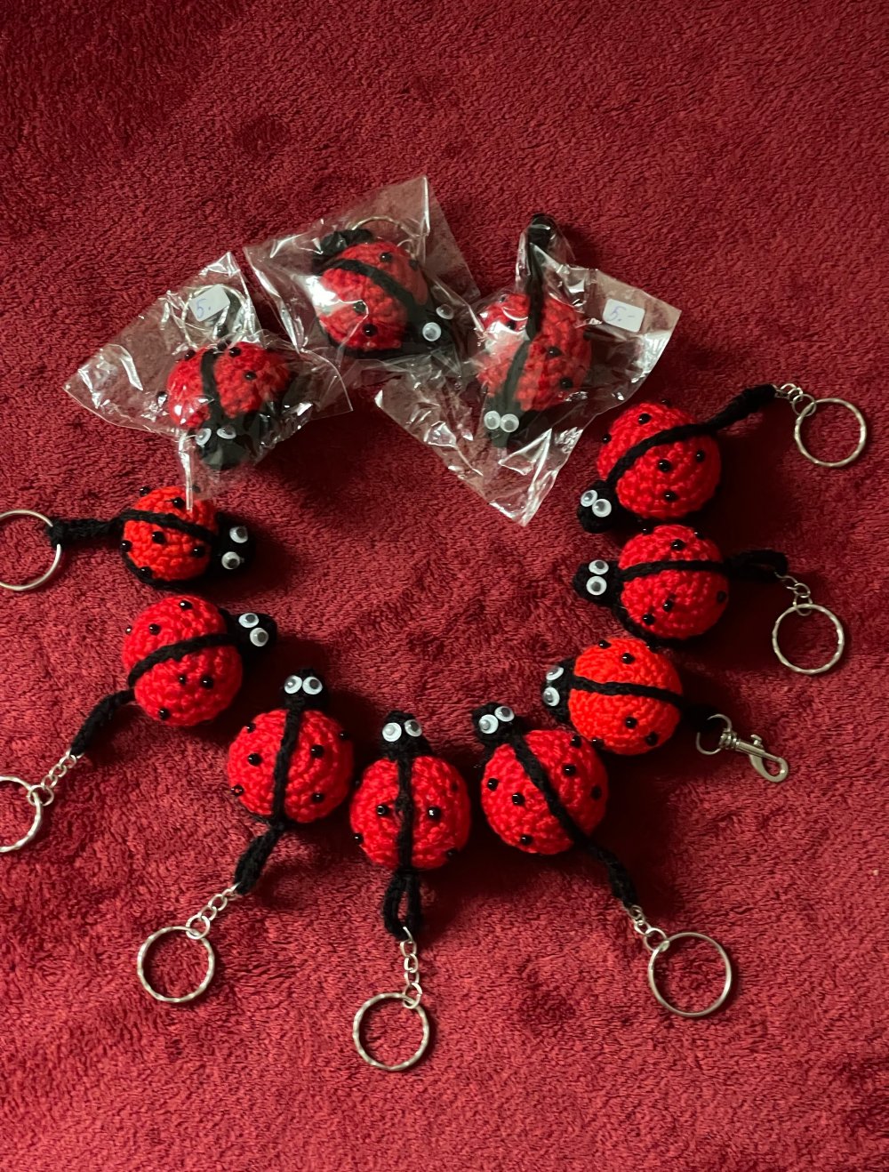 Häkeln Marienkäfer-Schlüsselanhänger Rot