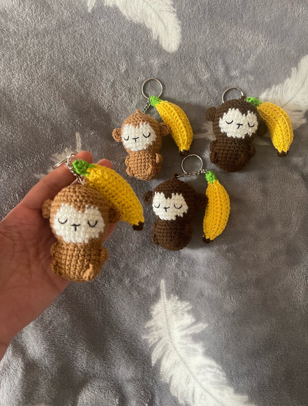 Schlüsselanhänger Affe und Banane braun und hellbraun