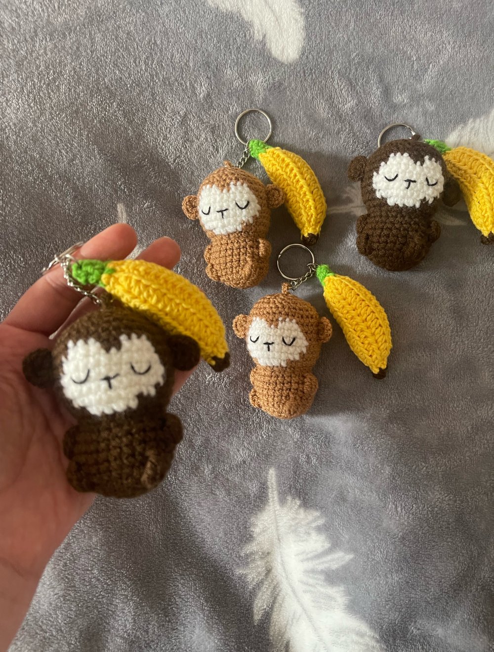 Schlüsselanhänger Affe und Banane braun und hellbraun