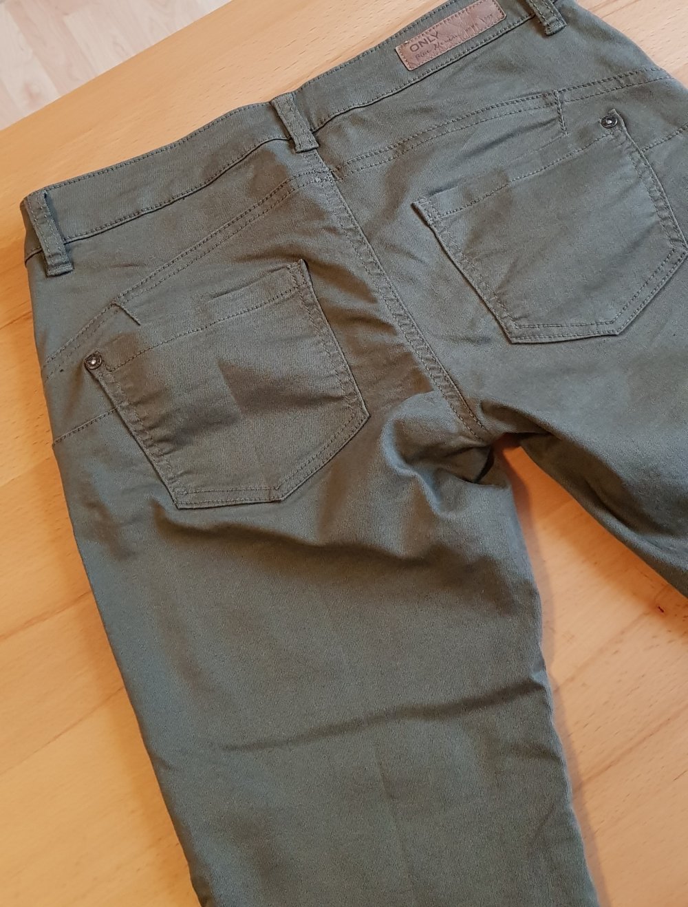 Only Jeans in Khaki-Farbe