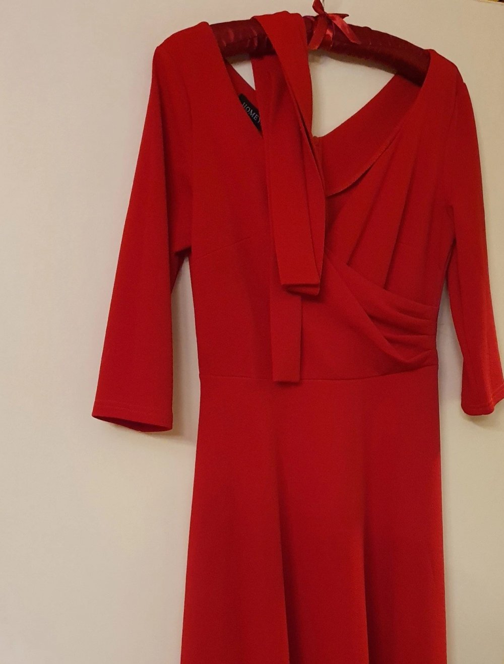 Wunderschönes rotes Kleid