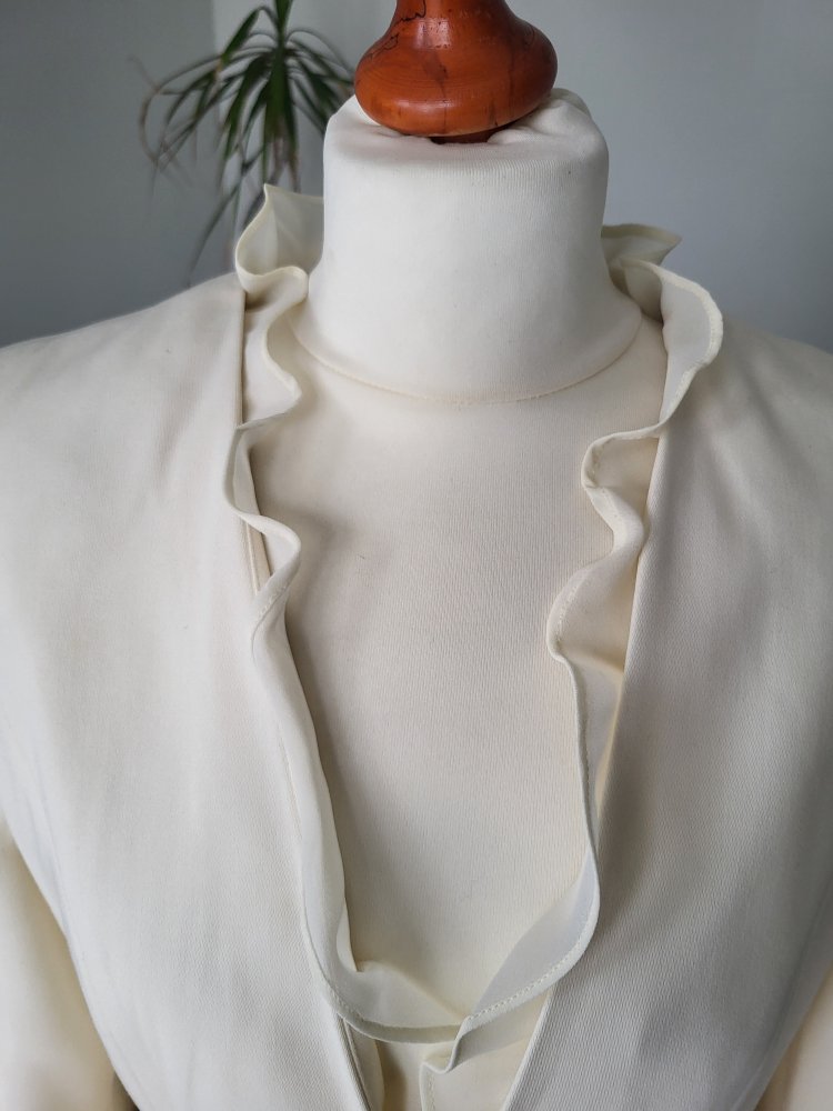 sehr elegantes Jäckchen Bluse mit Chiffon