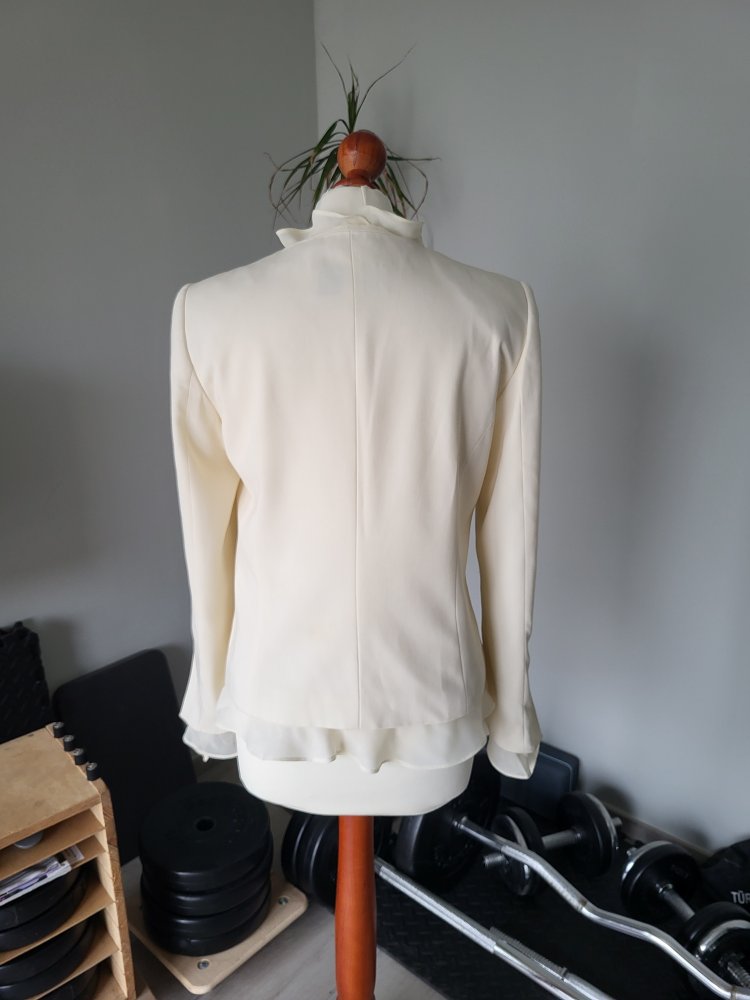 sehr elegantes Jäckchen Bluse mit Chiffon