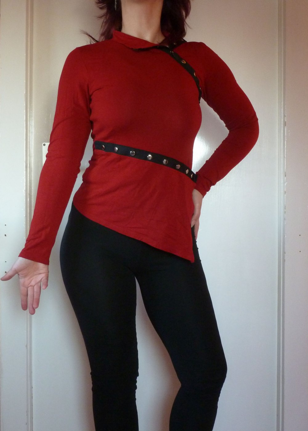 rotes Shirt Langarm Longsleeve mit Druckknöpfen asymetrisch