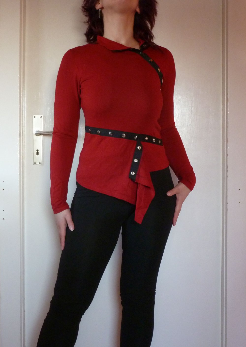 rotes Shirt Langarm Longsleeve mit Druckknöpfen asymetrisch