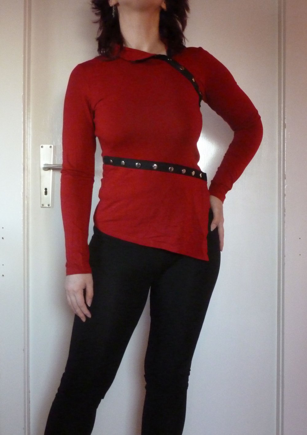 rotes Shirt Langarm Longsleeve mit Druckknöpfen asymetrisch