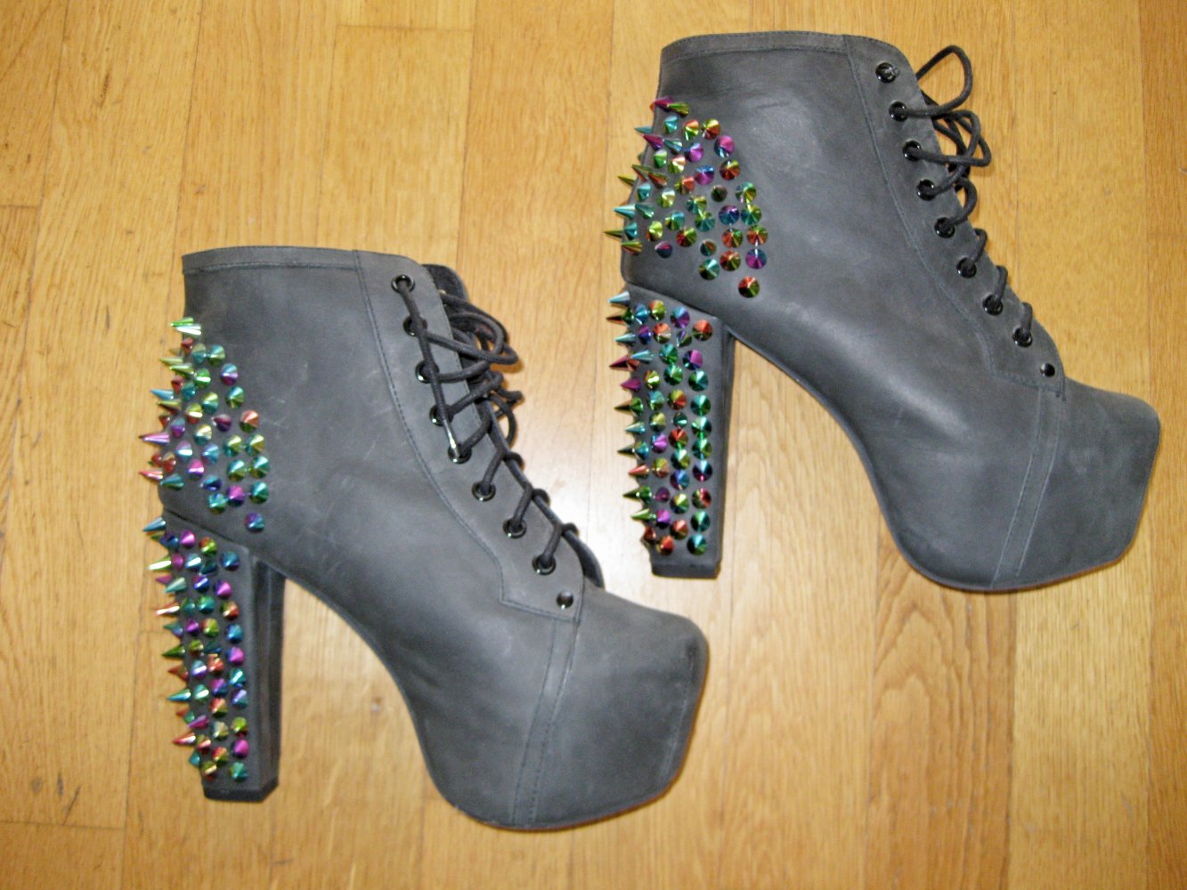 Jeffrey Campbell Lita Spike bunte Nieten Gogo Emo WGT 40