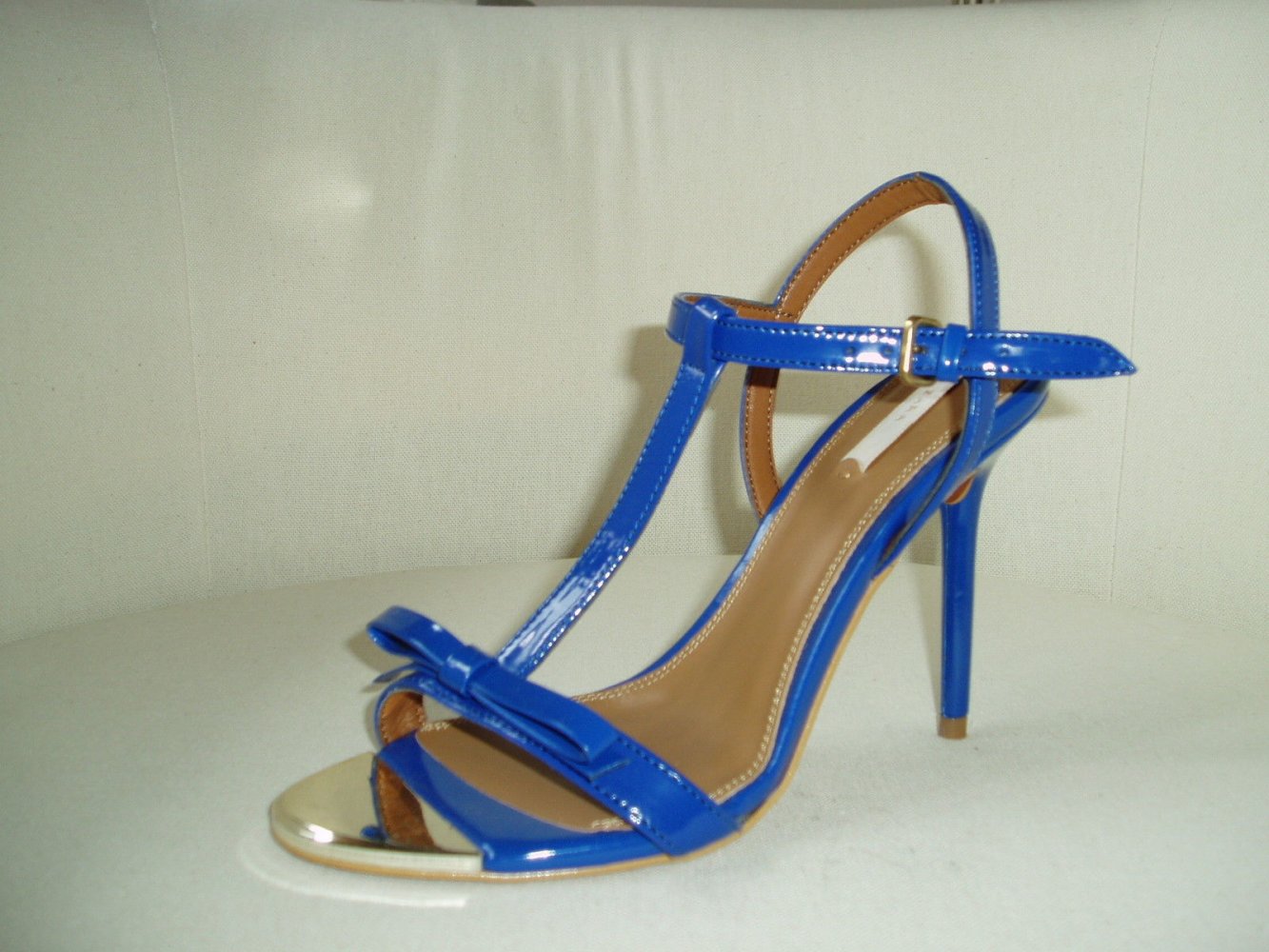 Zara High Heel blau Stiletto Lack Sandaletten 39