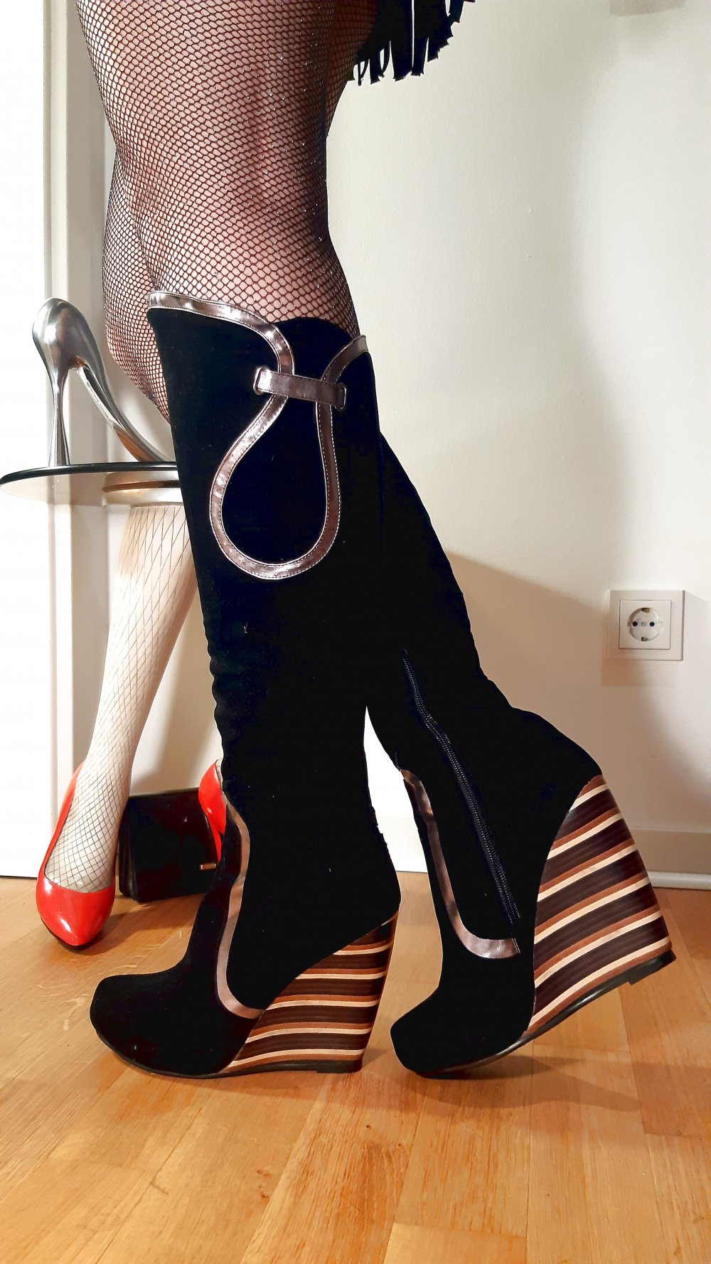 High Heel Stiefel Hippie Boho schwarz gestreift 60s Keilabsatz velour Plateau 39