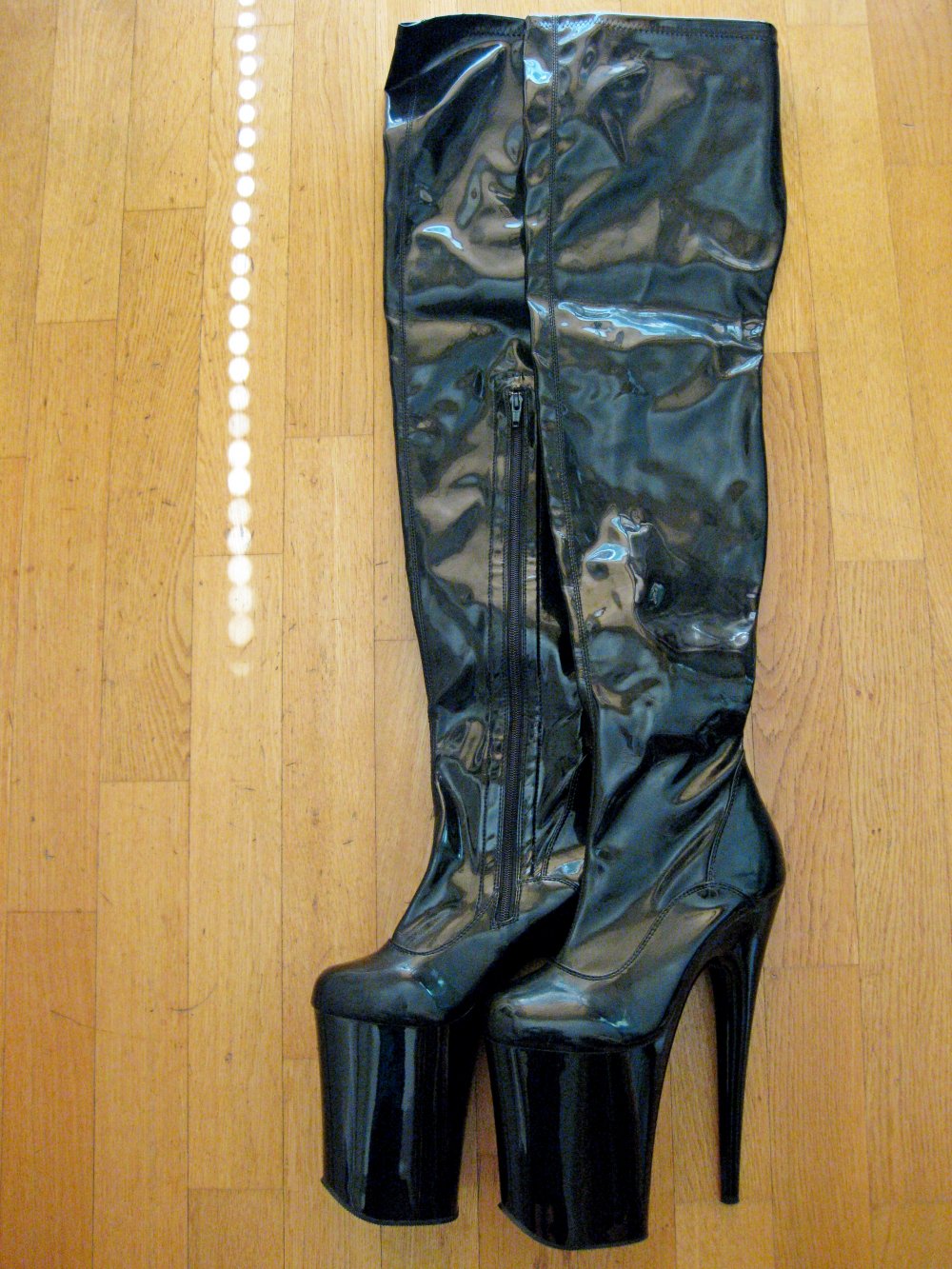 Pleaser Beyond 4000 Lack Plateau Overknee High Heel