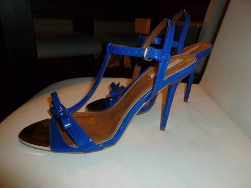 Zara High Heel blau Stiletto Lack Sandaletten 39