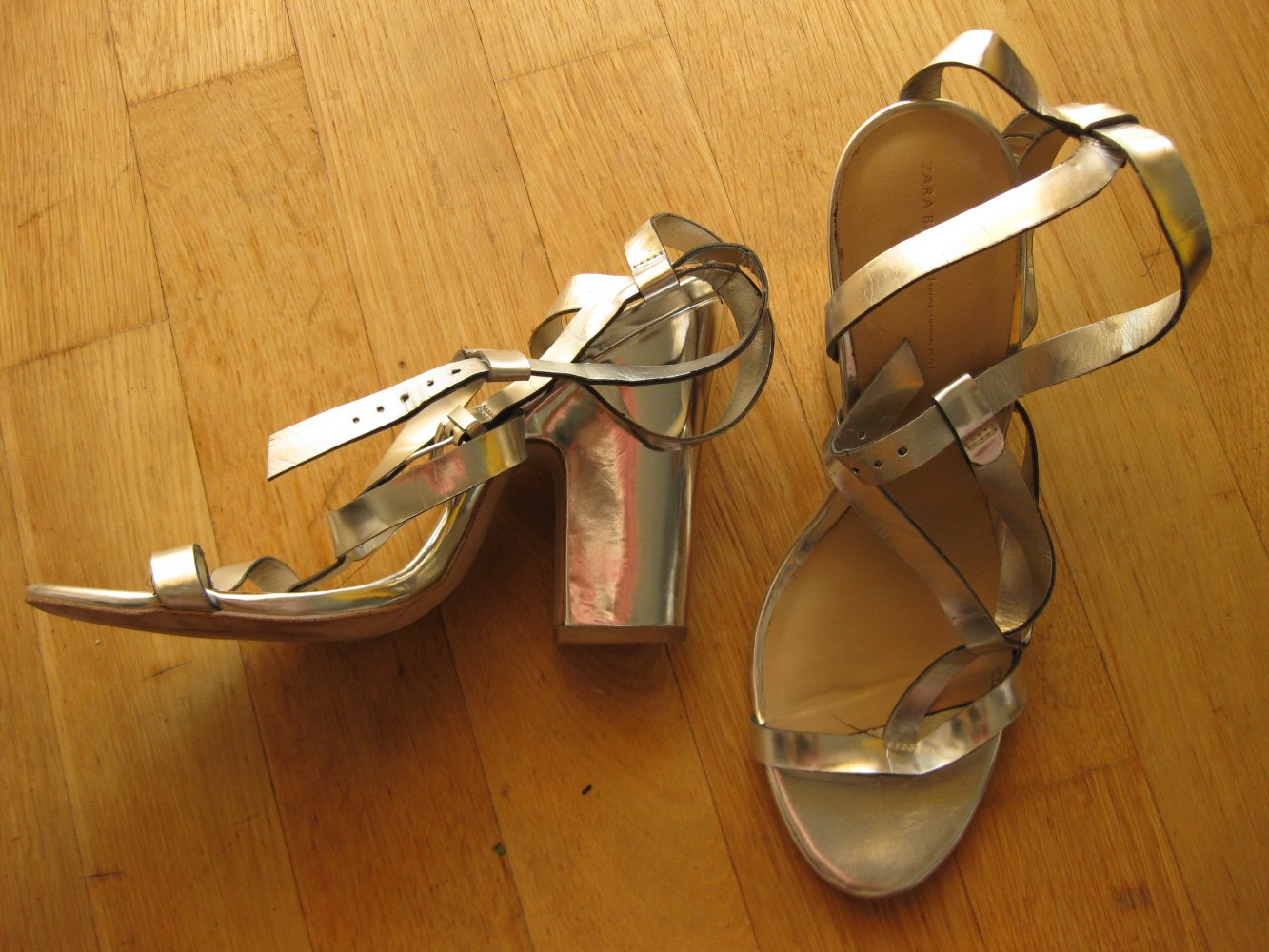 Zara High Heel silber metallic retro Lack Sandaletten 40