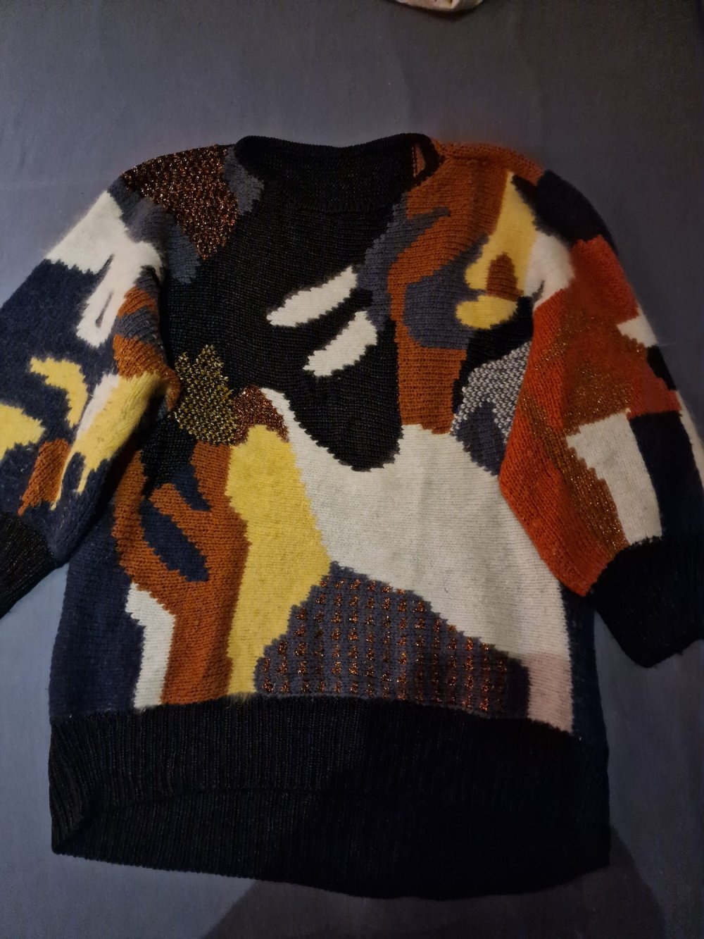 Pullover Vintage mit abstraktem Muster.