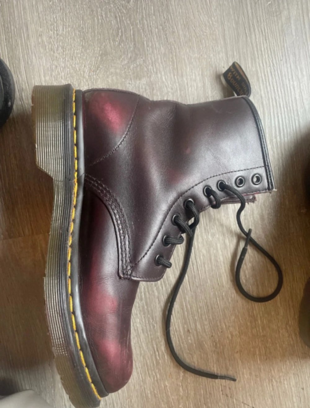 dunkelrote Dr. Martens Gr. 37