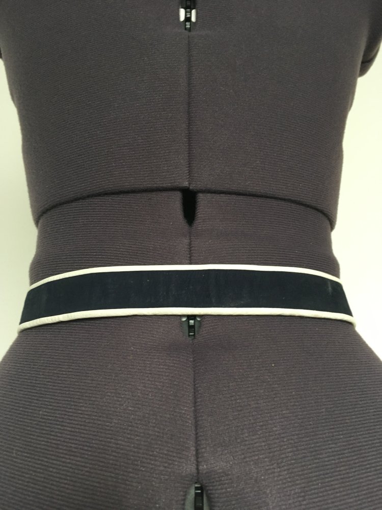 AKRIS - schmaler Gürtel 100 % Leder, blau / dunkelblau gold silber weiß