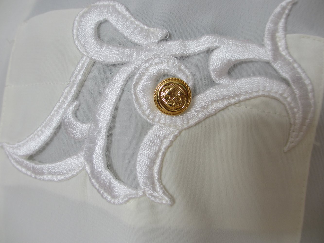 Vintage Hemd-Bluse mit goldenen Knöpfen und Applikationen, weiss creme gold -  Gr. 40 / L