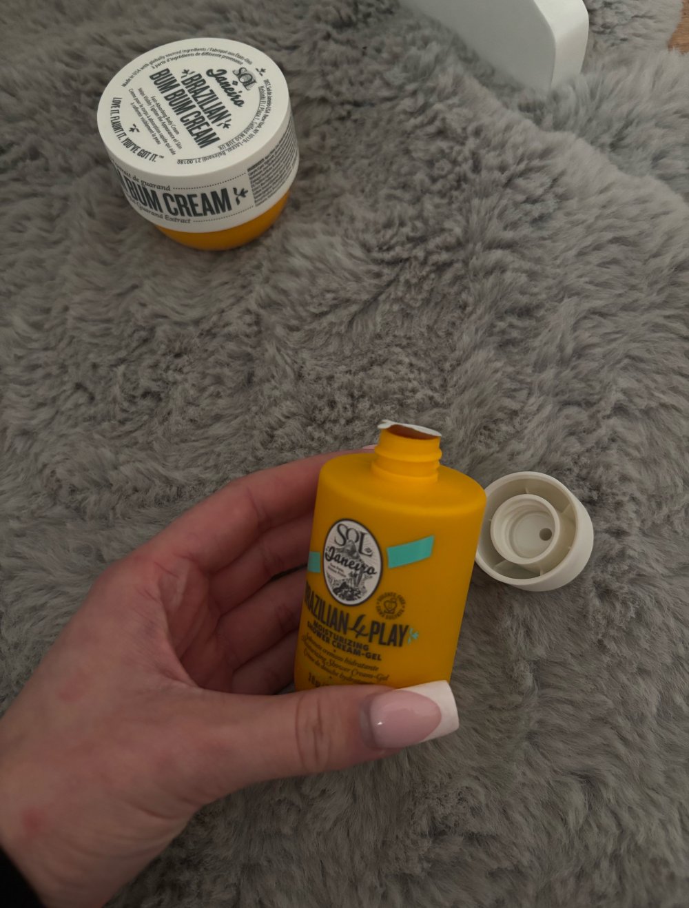 Sol de janeiro shower cream Gel/ bum bum cream