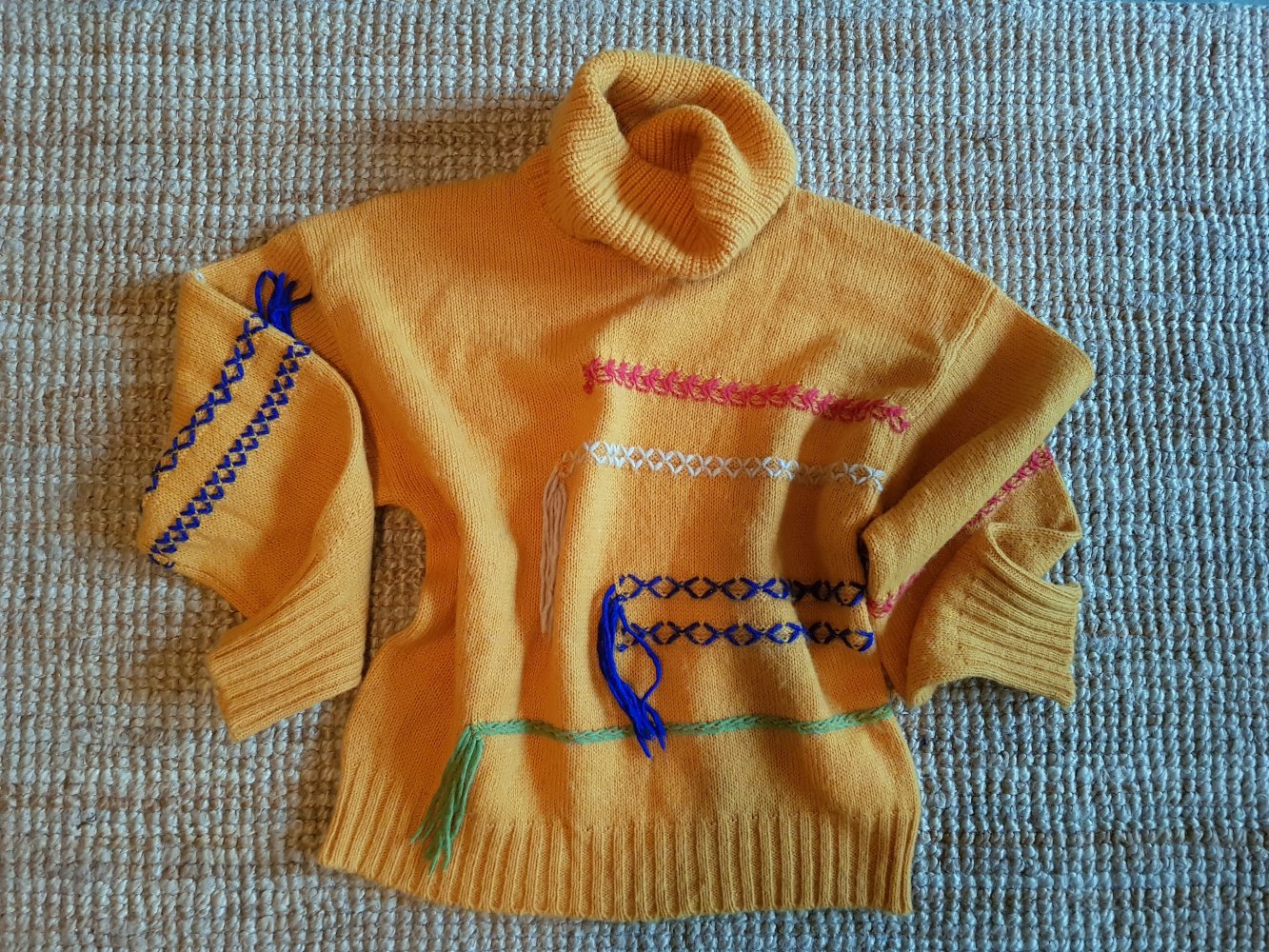 Kuscheliger gelb-oranger Rollkragenpullover von Benetton in M