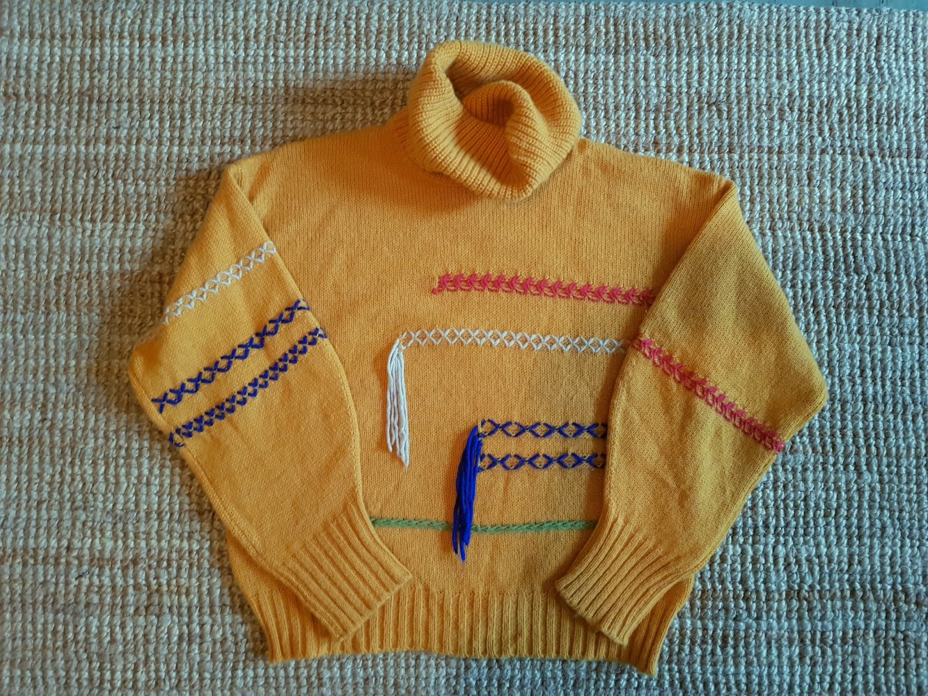 Kuscheliger gelb-oranger Rollkragenpullover von Benetton in M