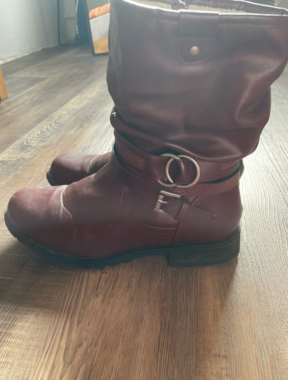 dunkelrote Stiefel Gr. 40