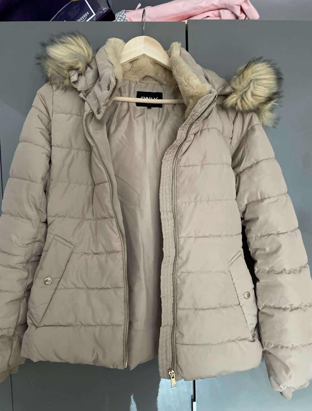 Winterjacke mit Fellkapuze Gr. M