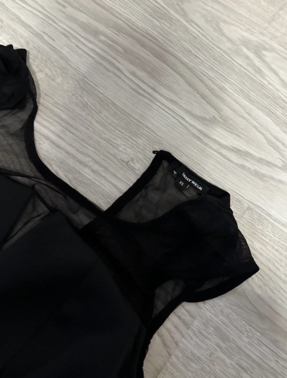 Schwarzes enges elegantes Kleid