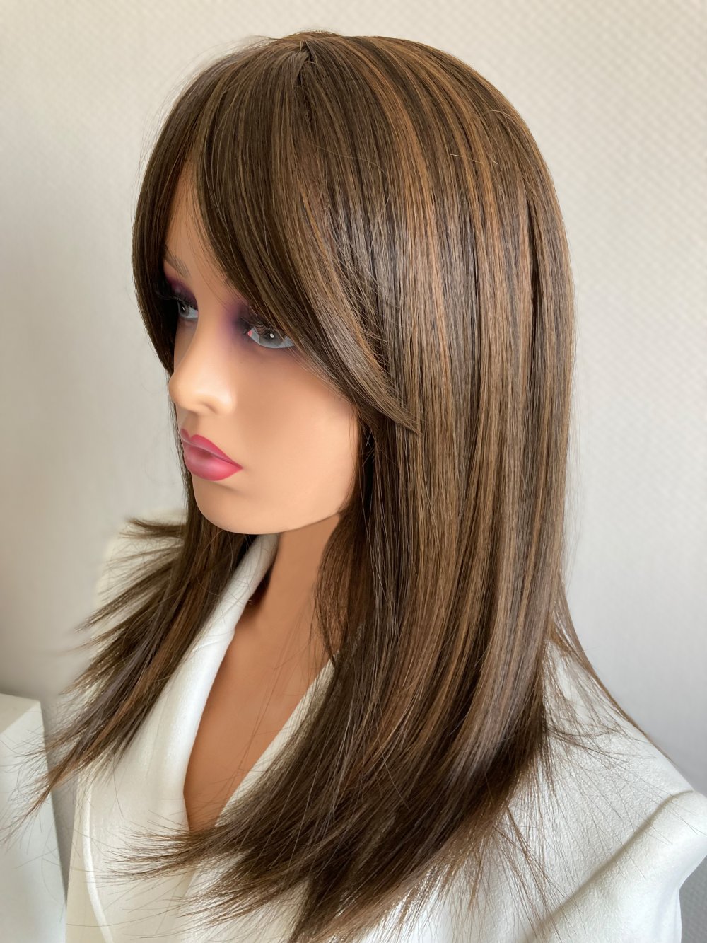 Echthaar Imitat Perücke in braun mit Highlights