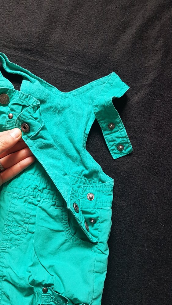 Türkise Latzhose, Gr. 68 von Topomini