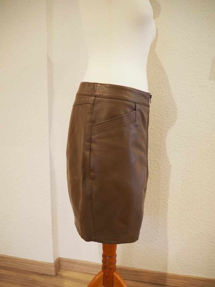 Stylischer Rock aus veganem Leder