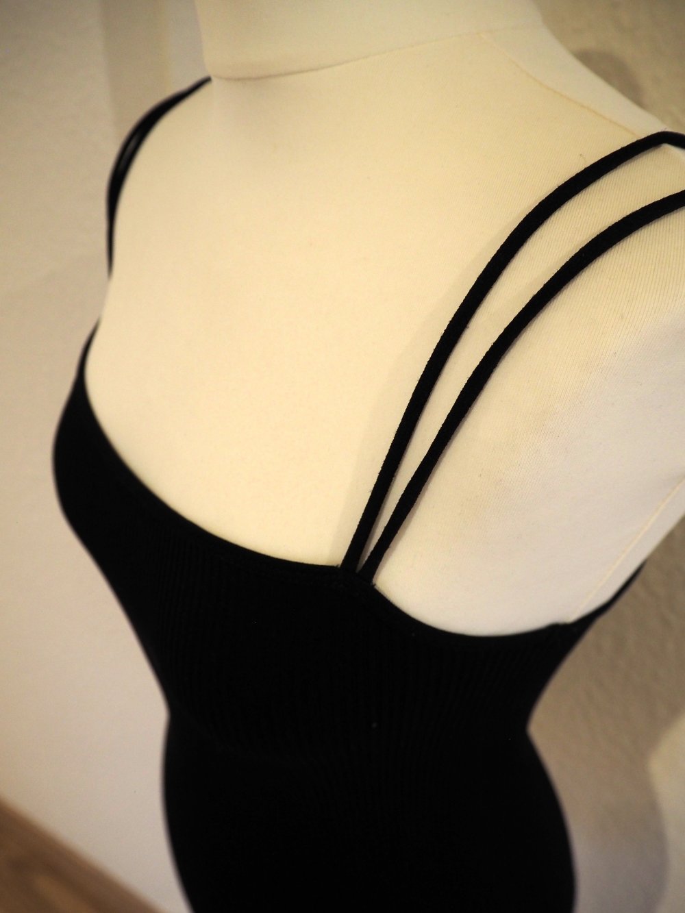 Schwarzer Body mit Doppel-Spaghettiträgern