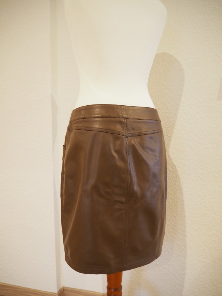 Stylischer Rock aus veganem Leder