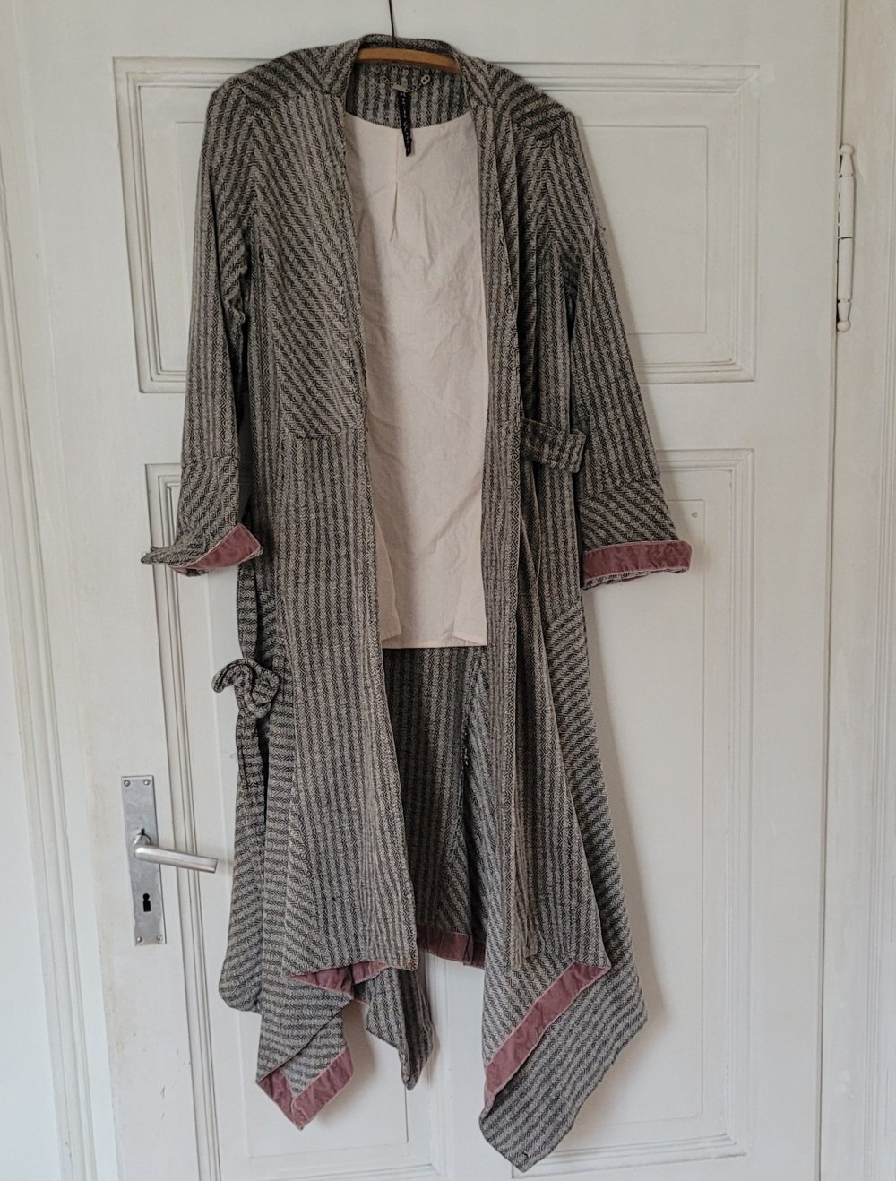 asymmetrischer Frühlingsmantel