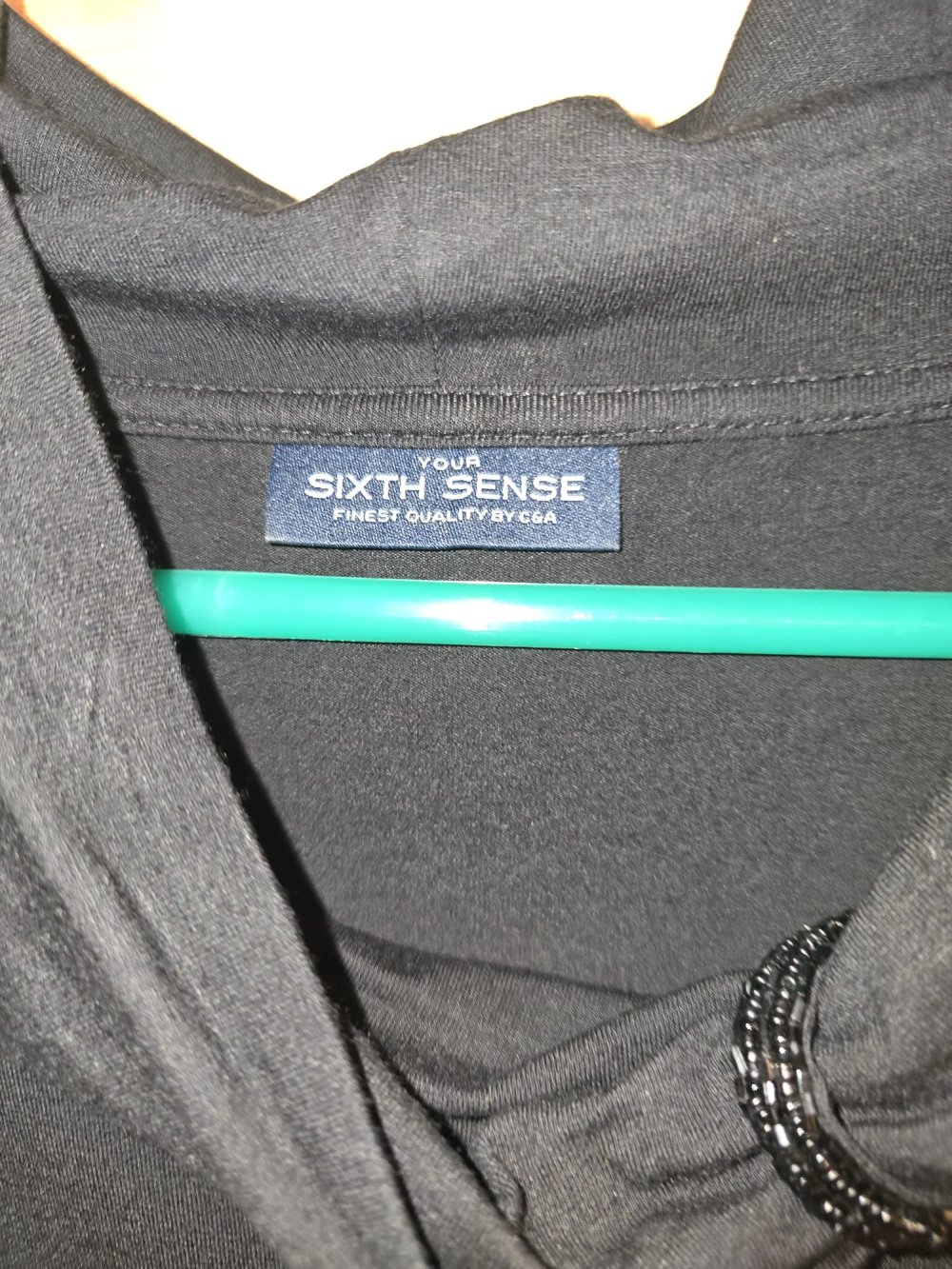 Top-Bekleidung aus Haushaltsauflösung, regelmäßig neue Artikel, zu günstigen, fairen Preisen.