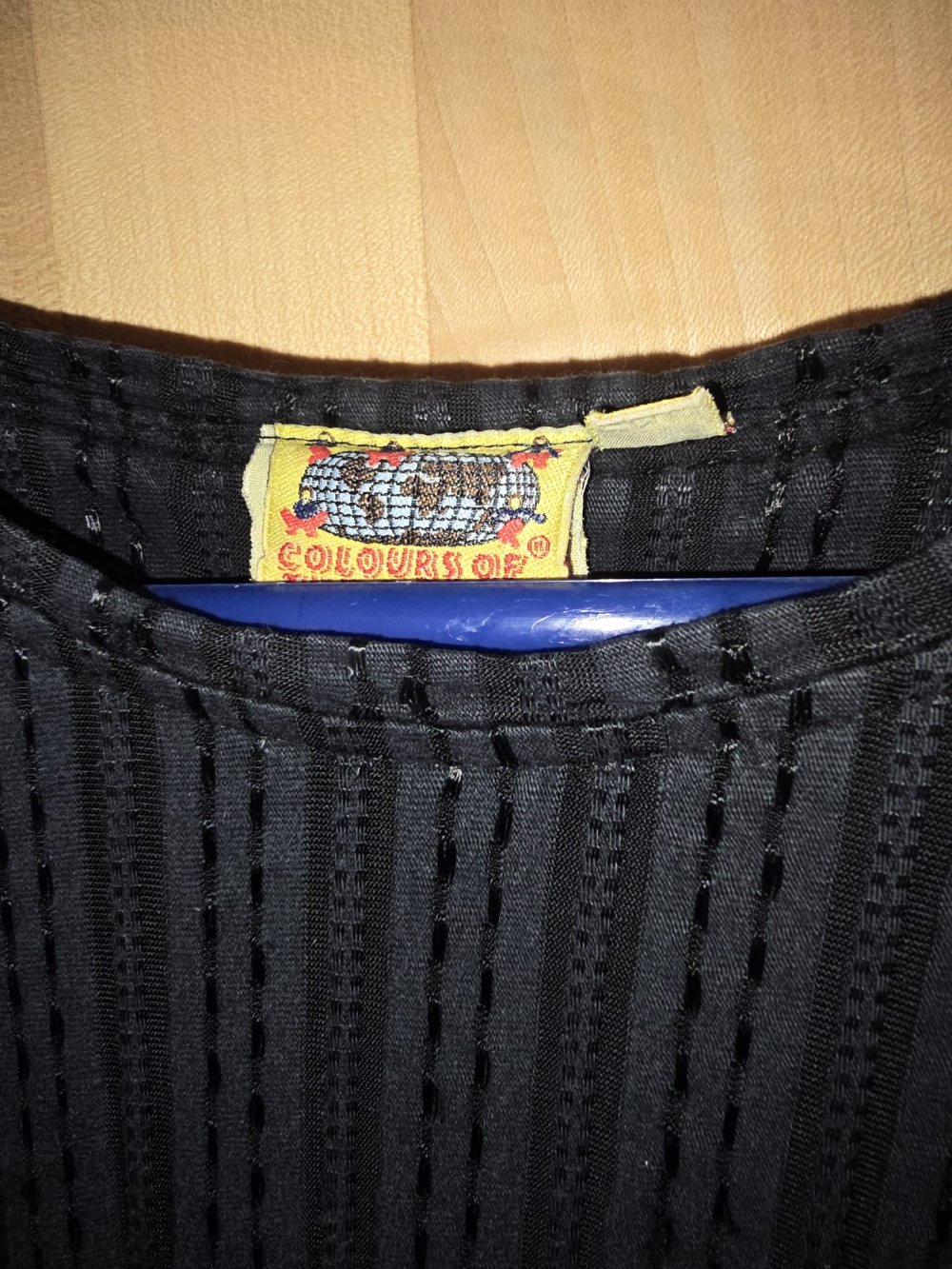 Top-Bekleidung aus Haushaltsauflösung, regelmäßig neue Artikel, zu günstigen, fairen Preisen.