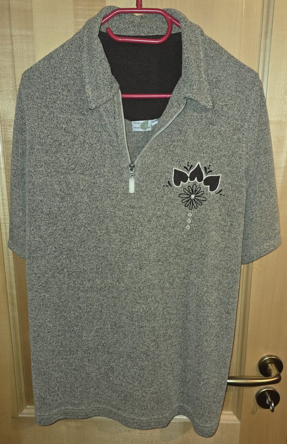 Top-Bekleidung aus Haushaltsauflösung, regelmäßig neue Artikel, zu günstigen, fairen Preisen. T-Shirt