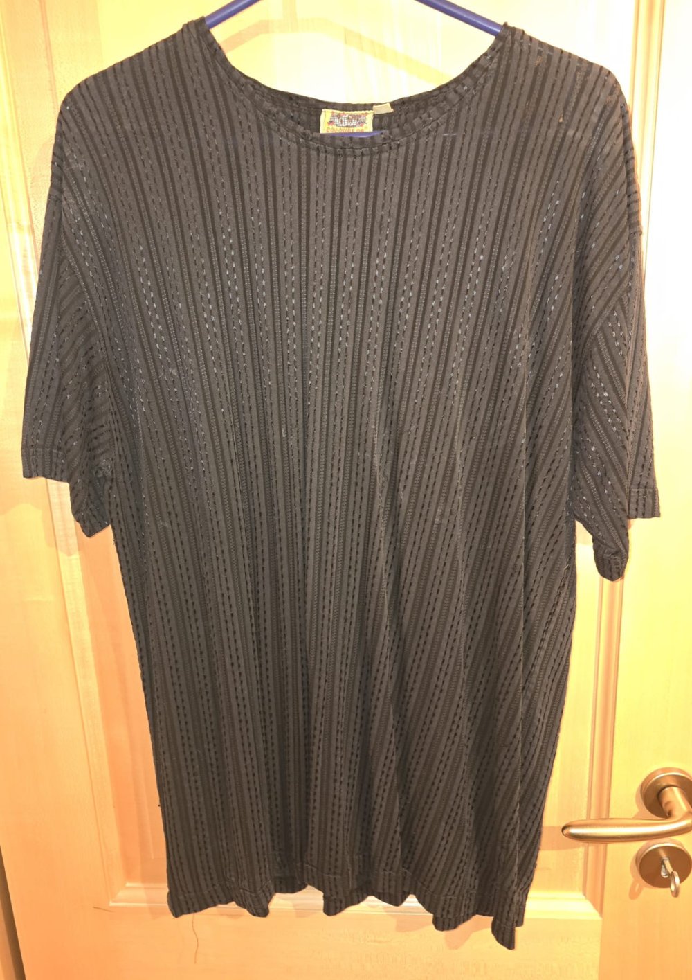 Top-Bekleidung aus Haushaltsauflösung, regelmäßig neue Artikel, zu günstigen, fairen Preisen.