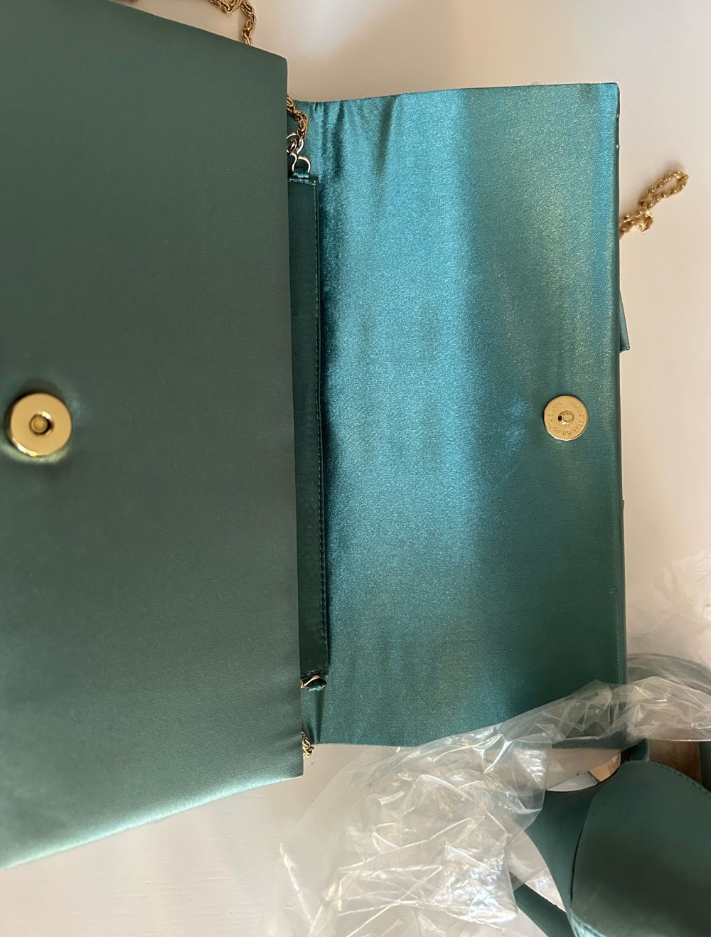 Schuhe und Abendhandtasche